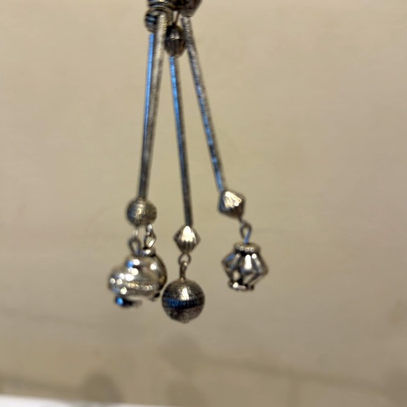 Vintage Dalessio Design Chicago Long Silver Tone Dangle Earrings Clip On - Picture 7 of 7